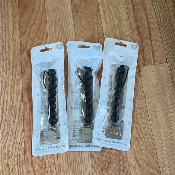 Black Pacifier Clip - Picture 1 of 3